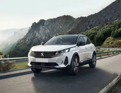 THAY KÍNH XE Peugeot 3008 tận nơi Giá rẻ